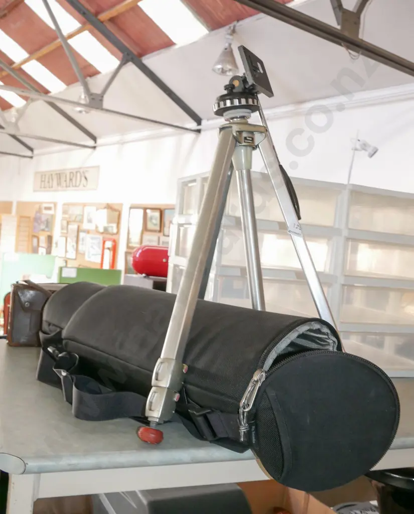 quality West German tripod in carry case Image 1++