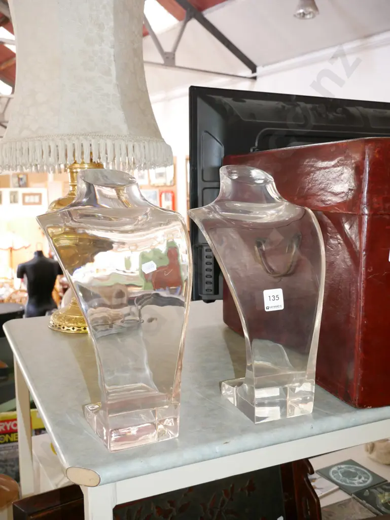 2x clear perspex jewellery stands H-290 Image 1++