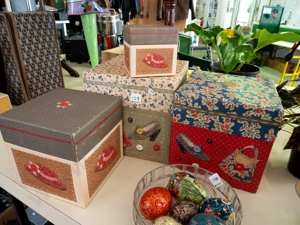 4x graduated decorative lidded storage boxes Image 1++