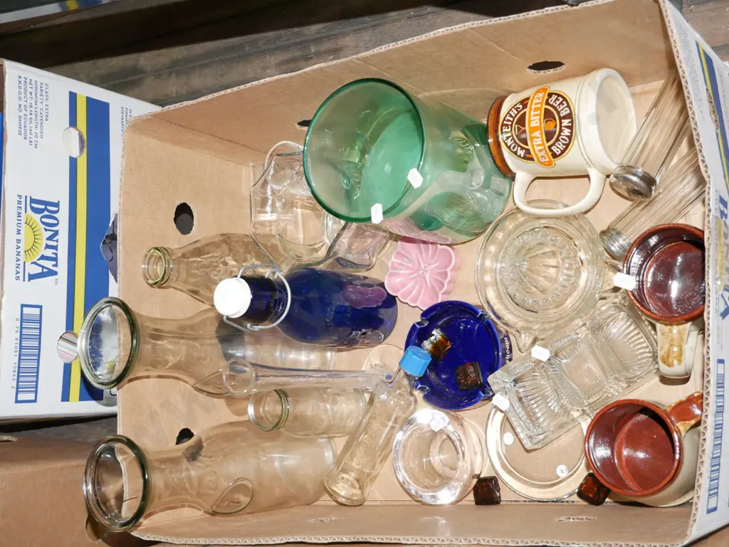 box; glass storage jars, carafes etc Image 1++