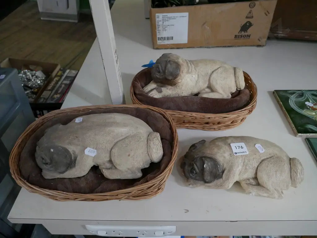 3x composite pug figurines Image 1++