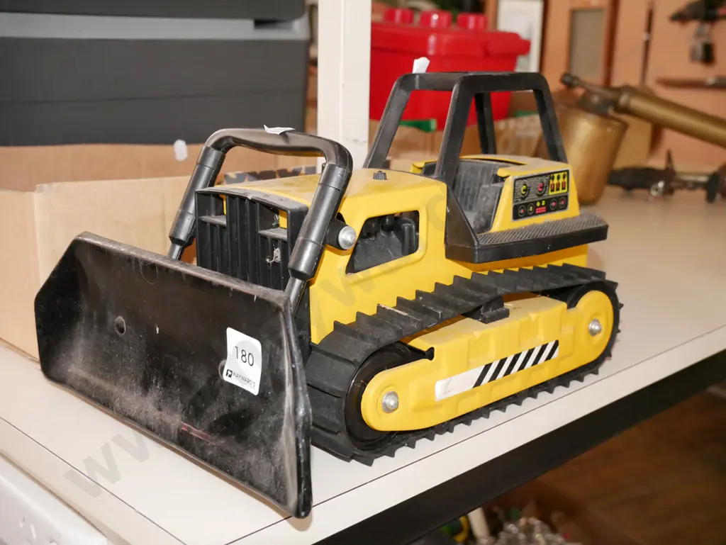 tool bulldozer - missing 1 rubbber track Image 1++