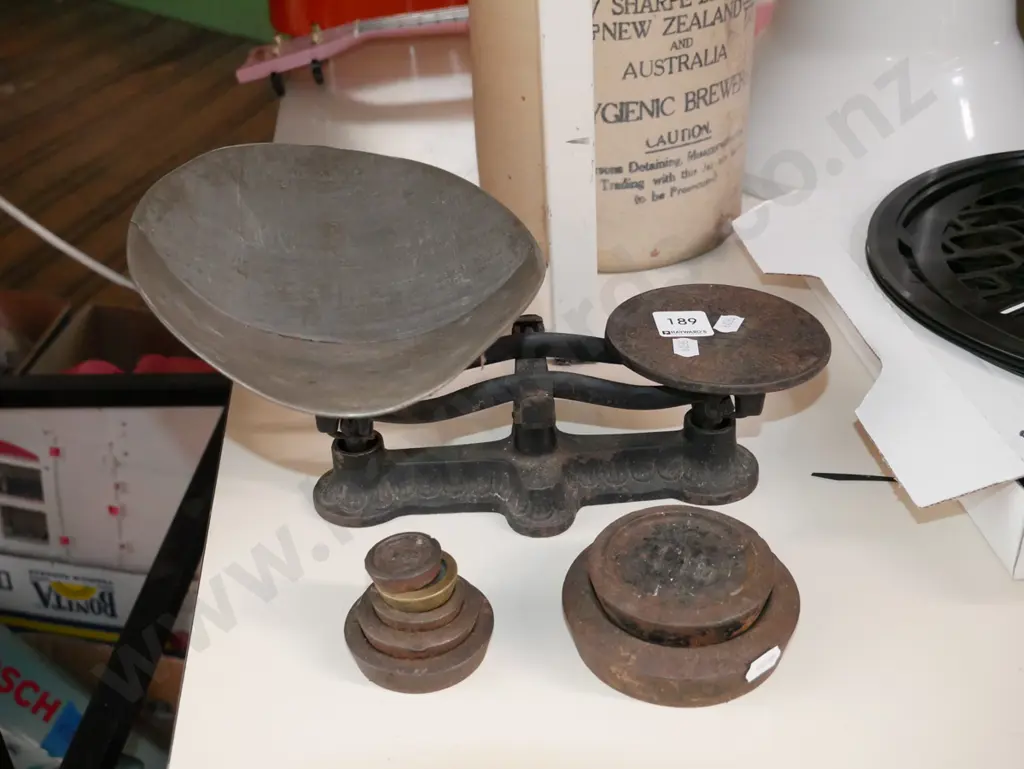 vintage balance scales Image 1++