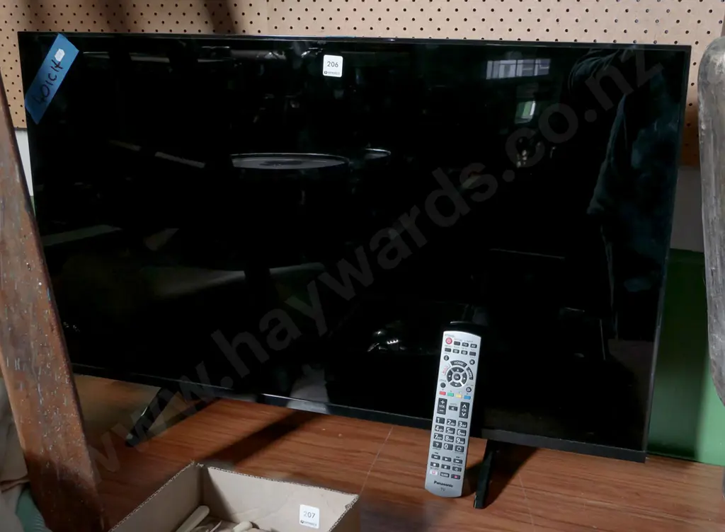 Panasonic 40" TV Image 1++