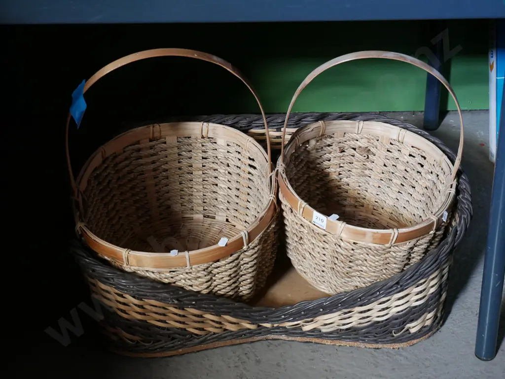 dog baskets, 2x cane and seagrass baskets Image 1++