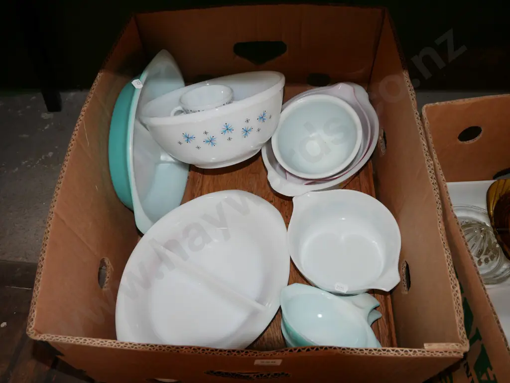 box; retro opaque bowls etc Image 1++