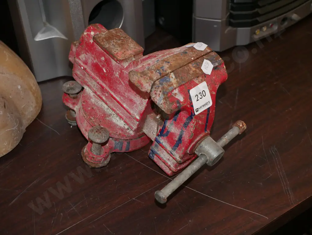 small engineer's vice Image 1++