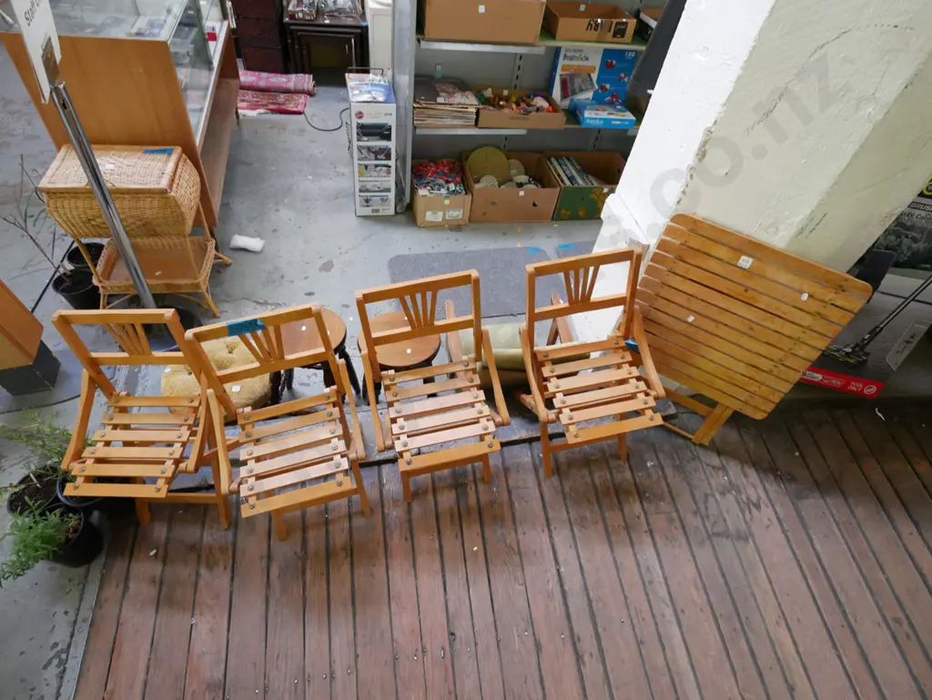 4x child's wooden deck chairs and table Image 1++