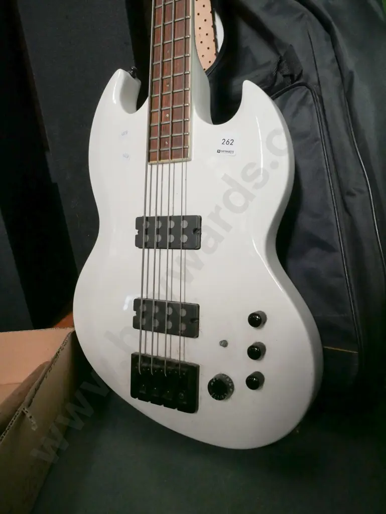 LTD Viper 254 bass guitar - missing one knob Image 1++