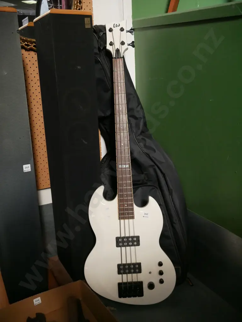 LTD Viper 254 bass guitar - missing one knob Image 1++