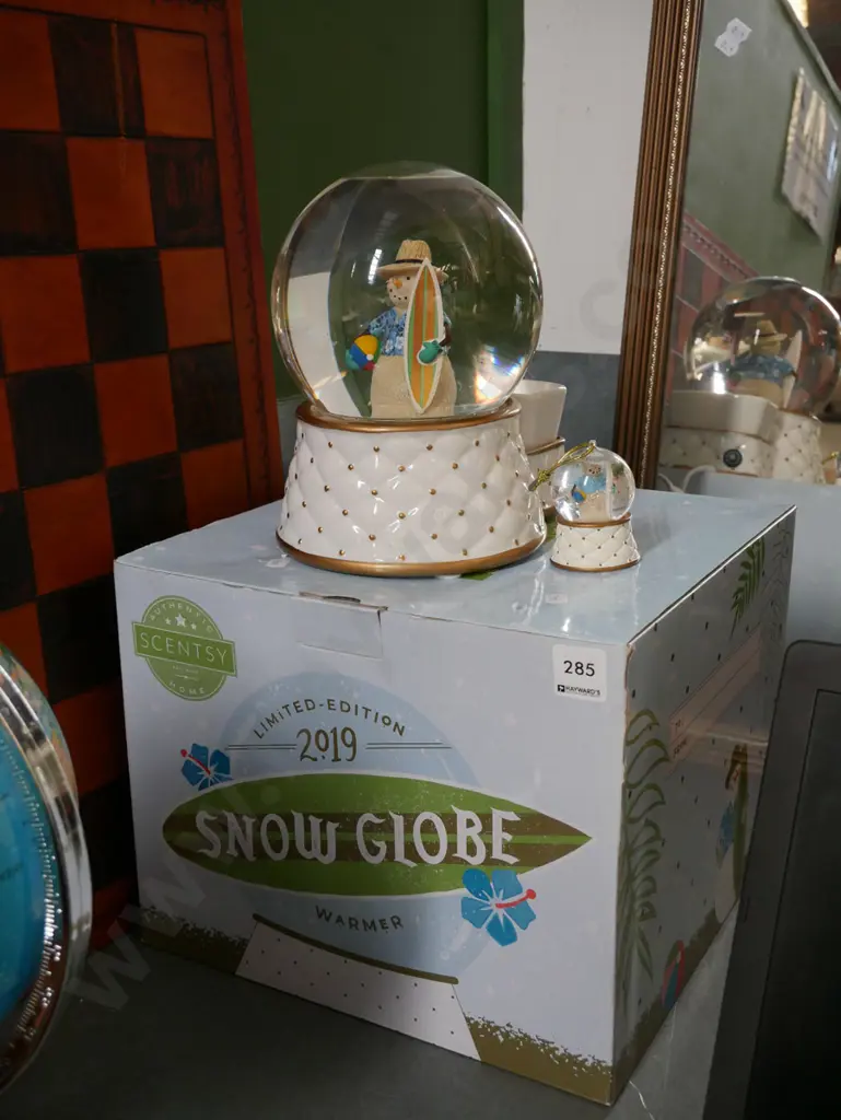boxed; snow globe warmer Image 1++