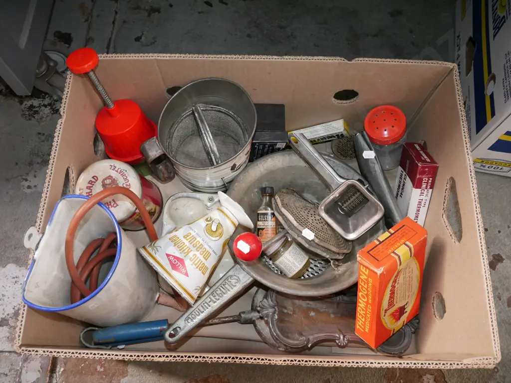 box; vintage items, mouli, flour sifter, thermometer etc Image 1++