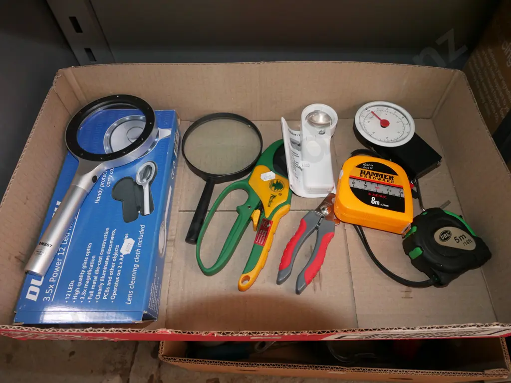box; magnifying glasses, secateurs etc Image 1++