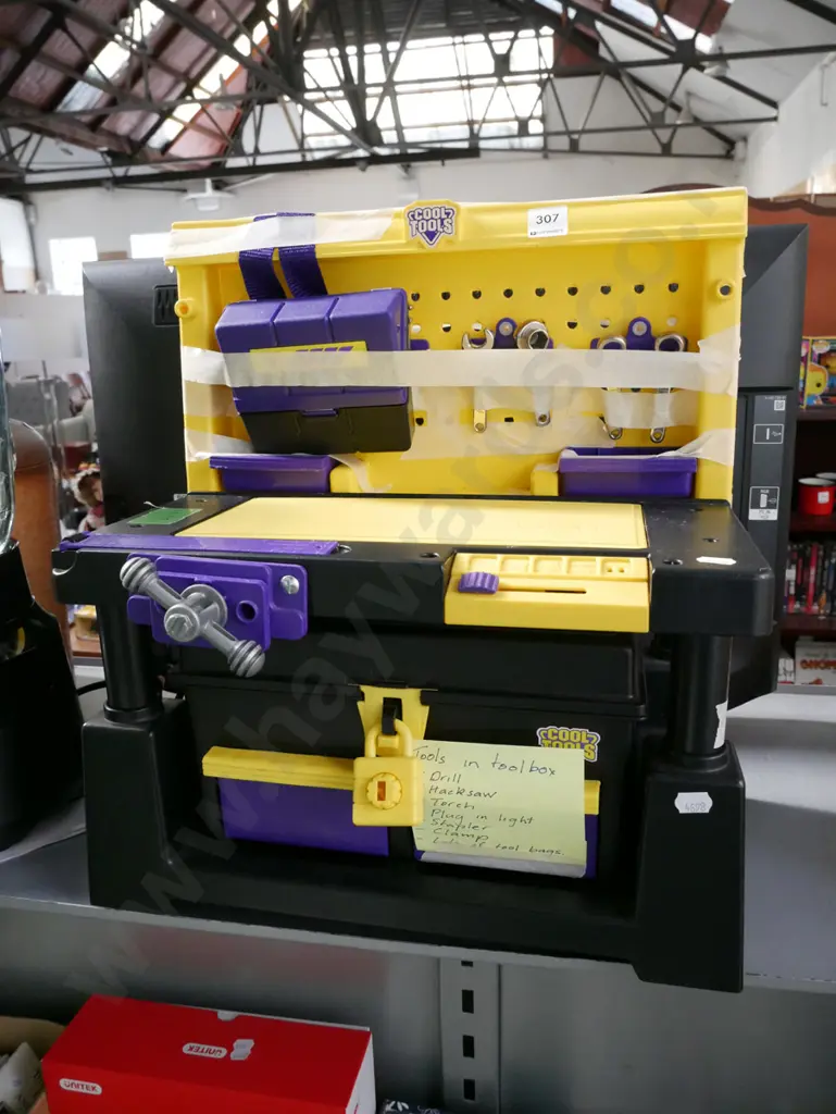 child's play work bench and tool box Image 1++