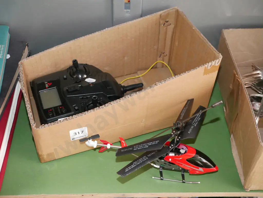 small radio control helicopter Image 1++