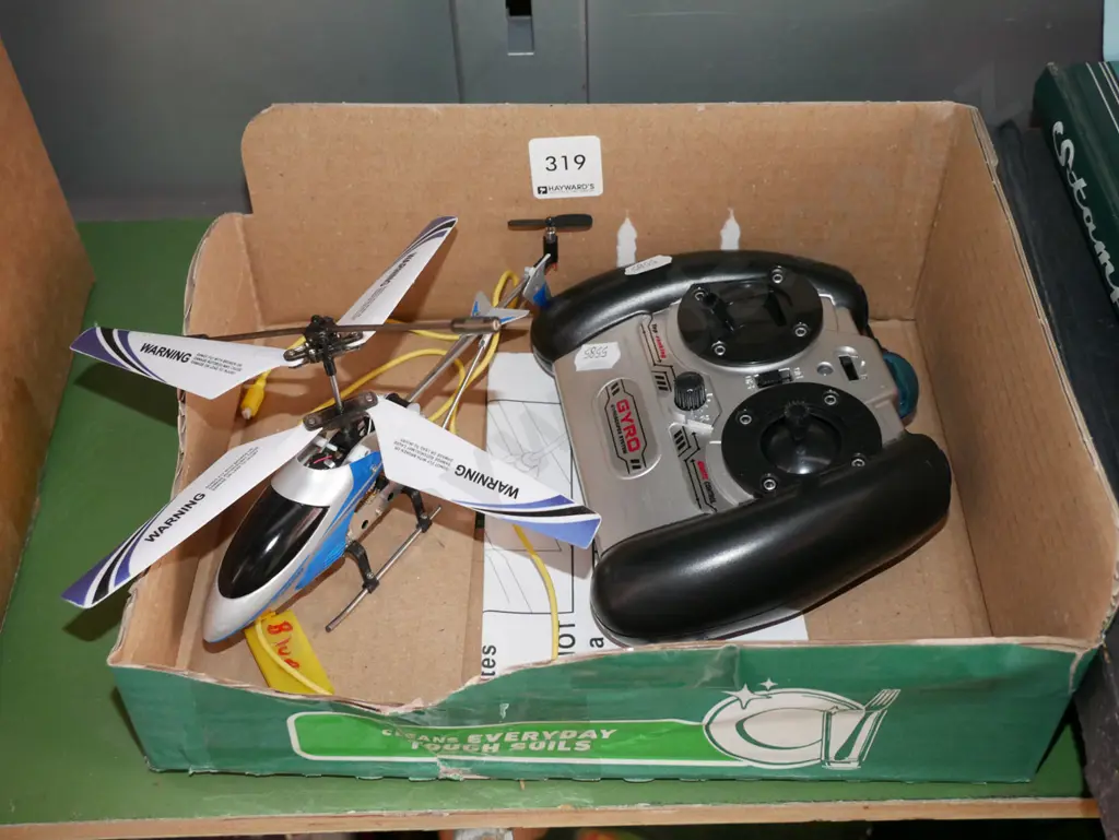 small electronic helicopter Image 1++