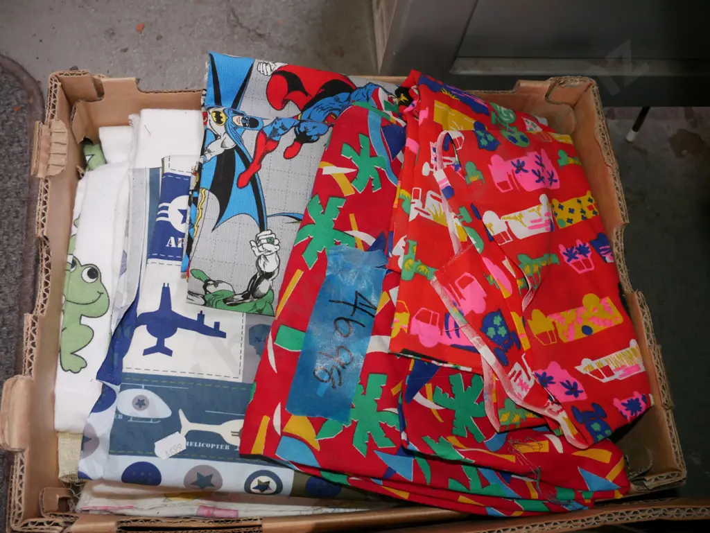 box of fabric pieces Image 1++