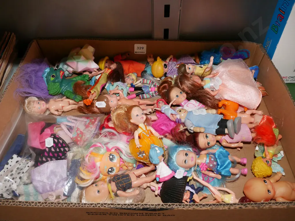box; small dolls Image 1++