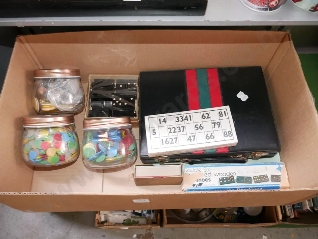 box; backgammon, dominoes etc Image 1++