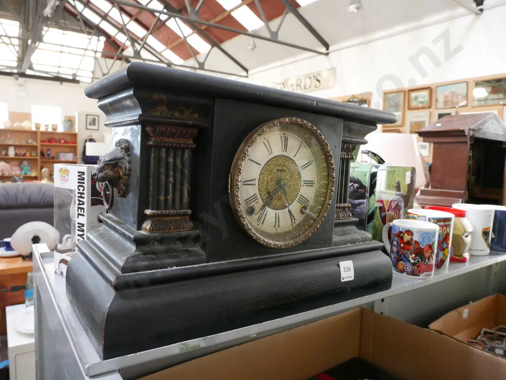wood cased mantle clock - no key Image 1++