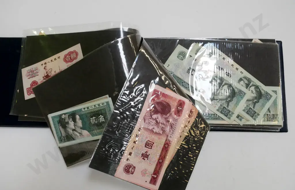 stamp album of bank notes Image 1++