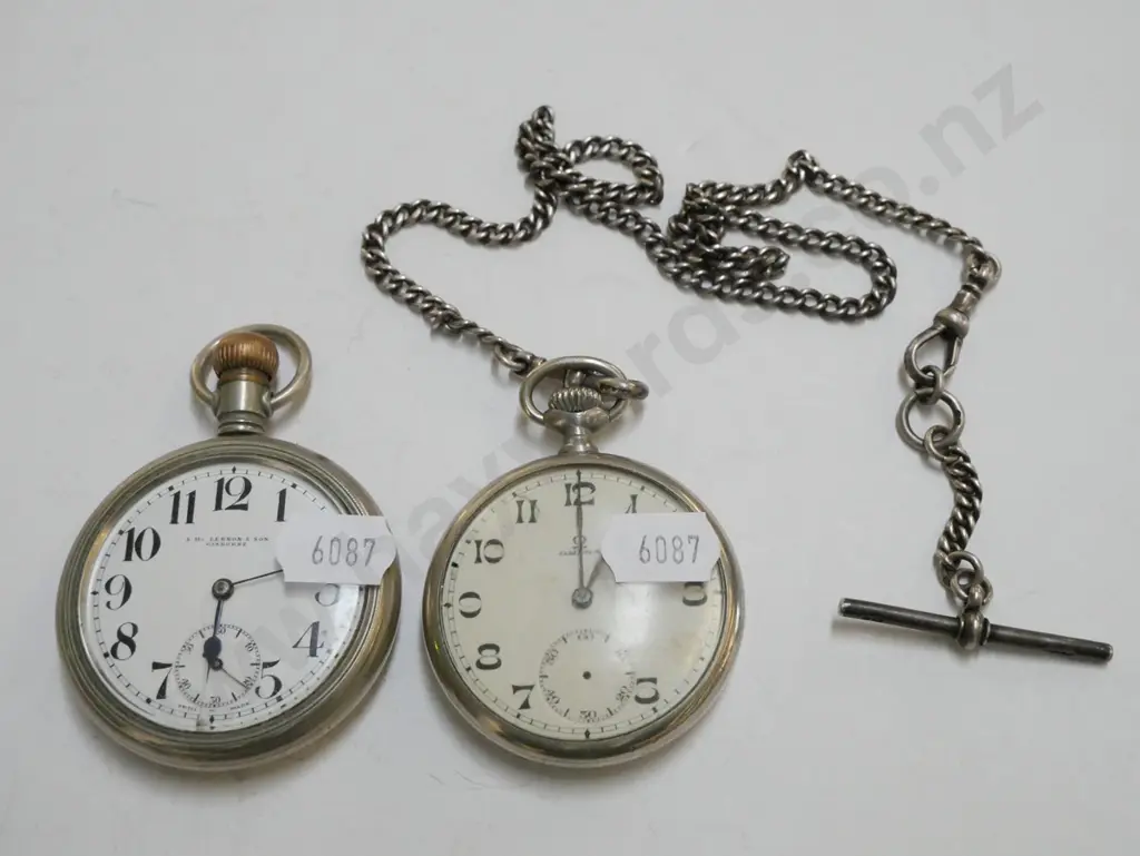 2x fob watches - 1 with tray Image 1++