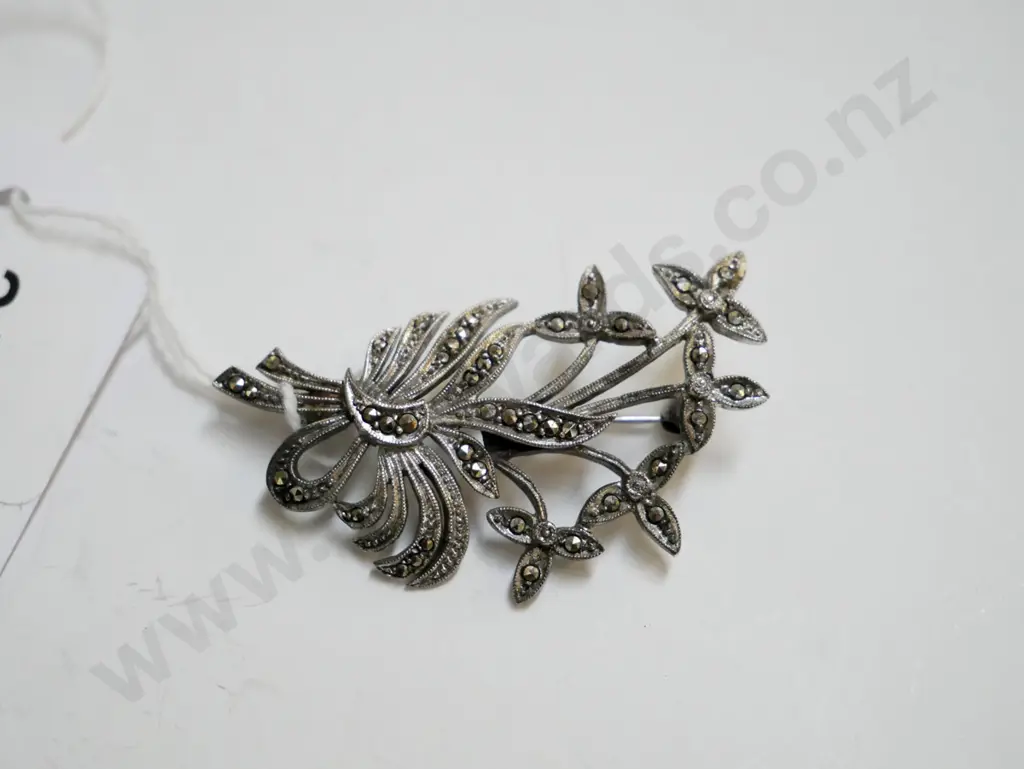 marcasite brooch Image 1++