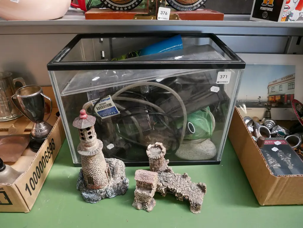 small aquaruim and filters, heaters etc H-260 Image 1++