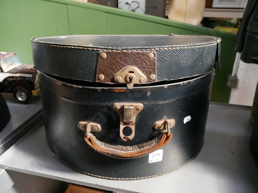 vintage hat box Image 1++