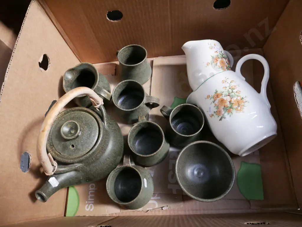 pottery coffee set, 2x Crown Lynn floral jugs Image 1++