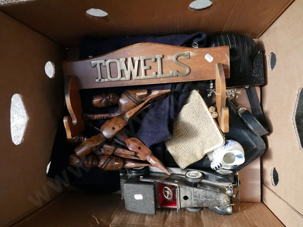 box; model vehicle, purses, hand bags, wooden figurines etc Image 1++