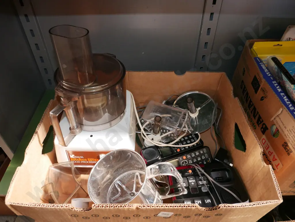 box; kitchen whiz, flour sifter, portable phones Image 1++