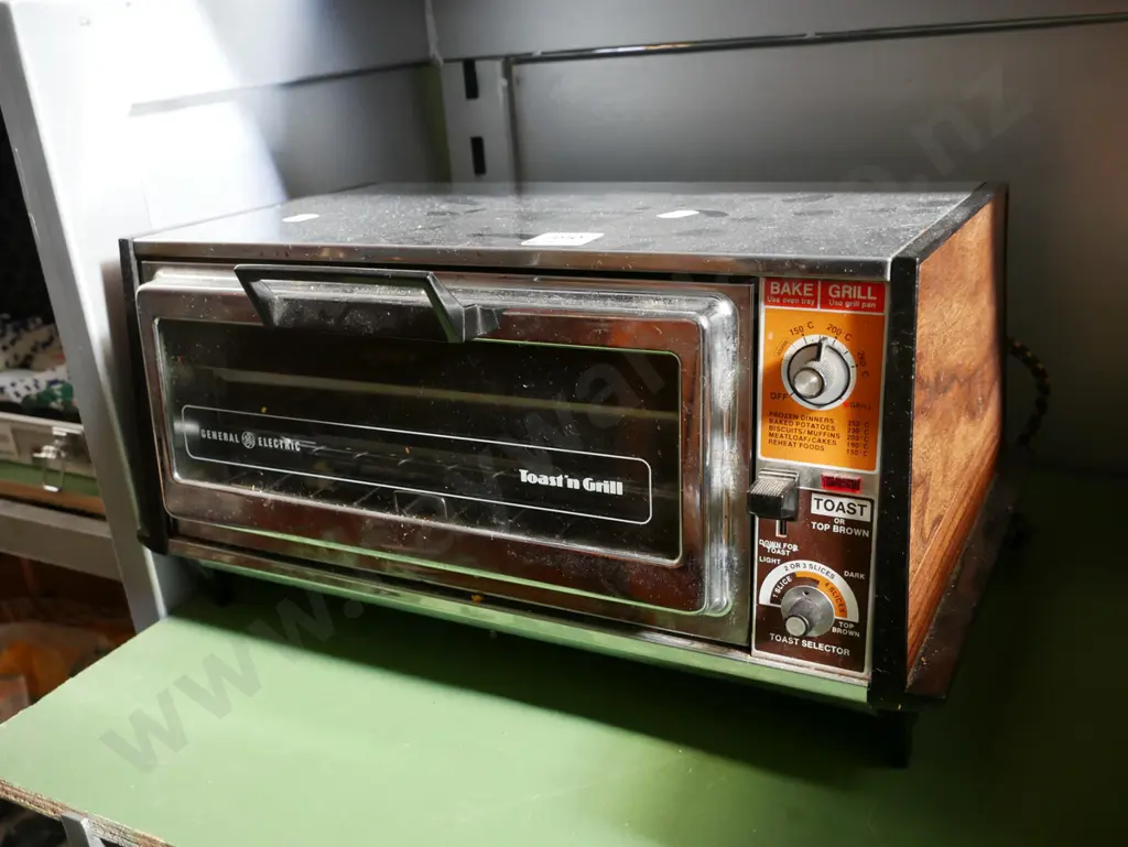 small GE  toast and grill Image 1++