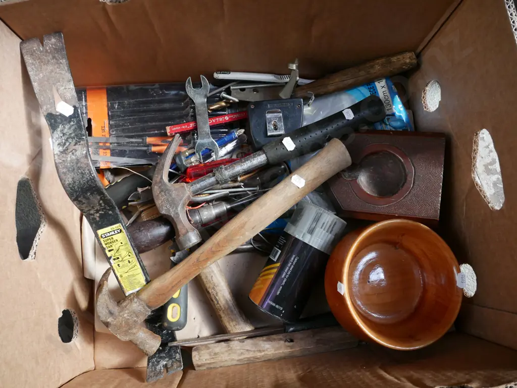 box; various tools, hammers, screwdrivers etc Image 1++
