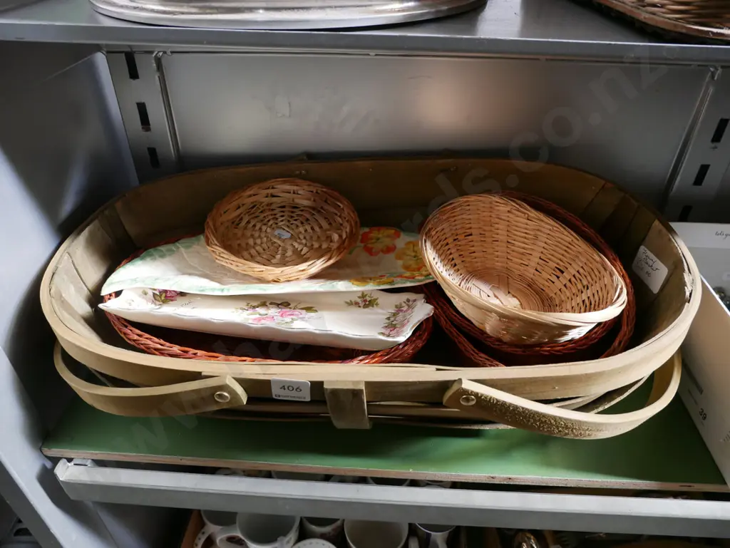 wooden trug, cane baskets, 2x sandwich plates Image 1++