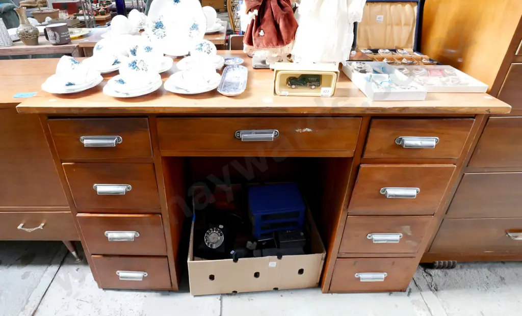 restorer's  study desk H-790 W-1230 D-530 Image 1++