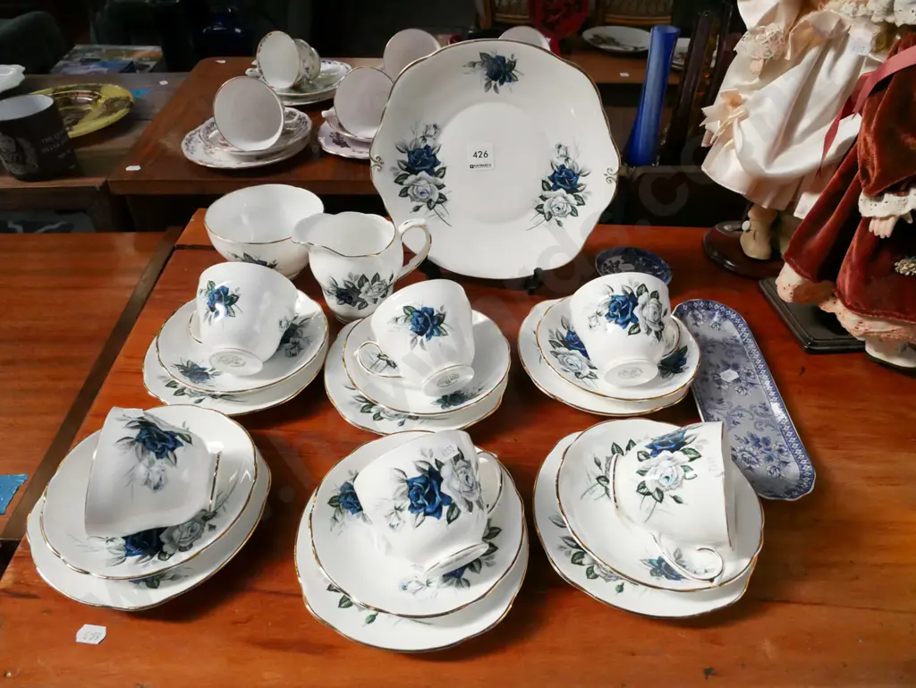 Duchess Rhapsody 21 piece tea set, 2x willow pattern dishes Image 1++