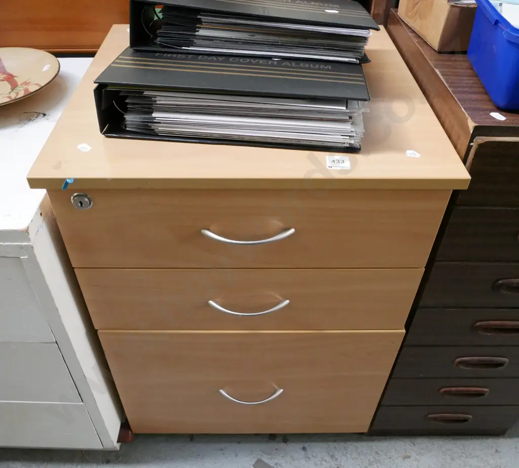 3 drawer office rollaway - no key Image 1++