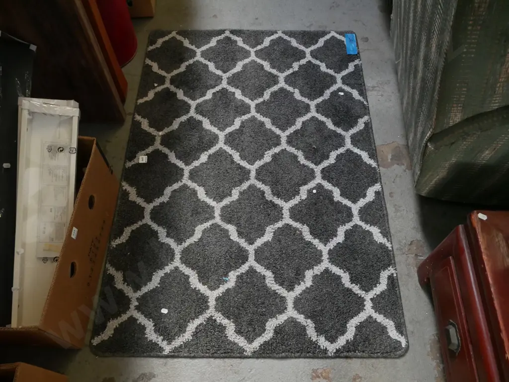 edged patterened carpet square L-1210 W-820 Image 1++