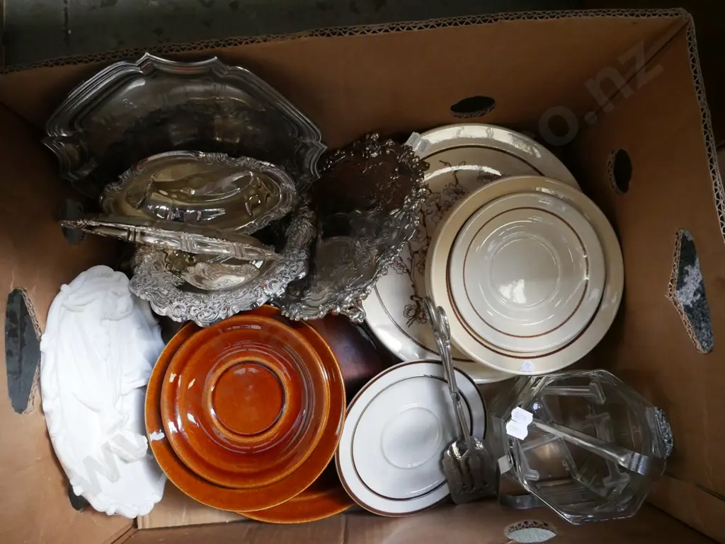 box; plated ware, Crown Lynn blossom round plates, bowl, Redwood plates and bowls Image 1++