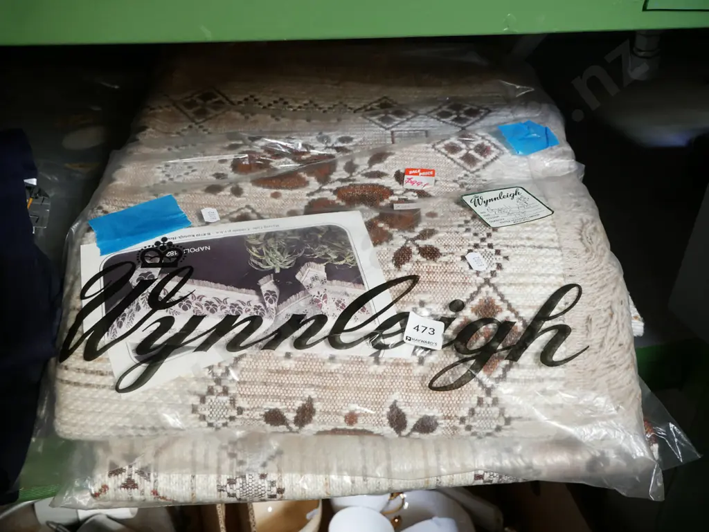 3x as-new Napoli woven tablecloths Image 1++