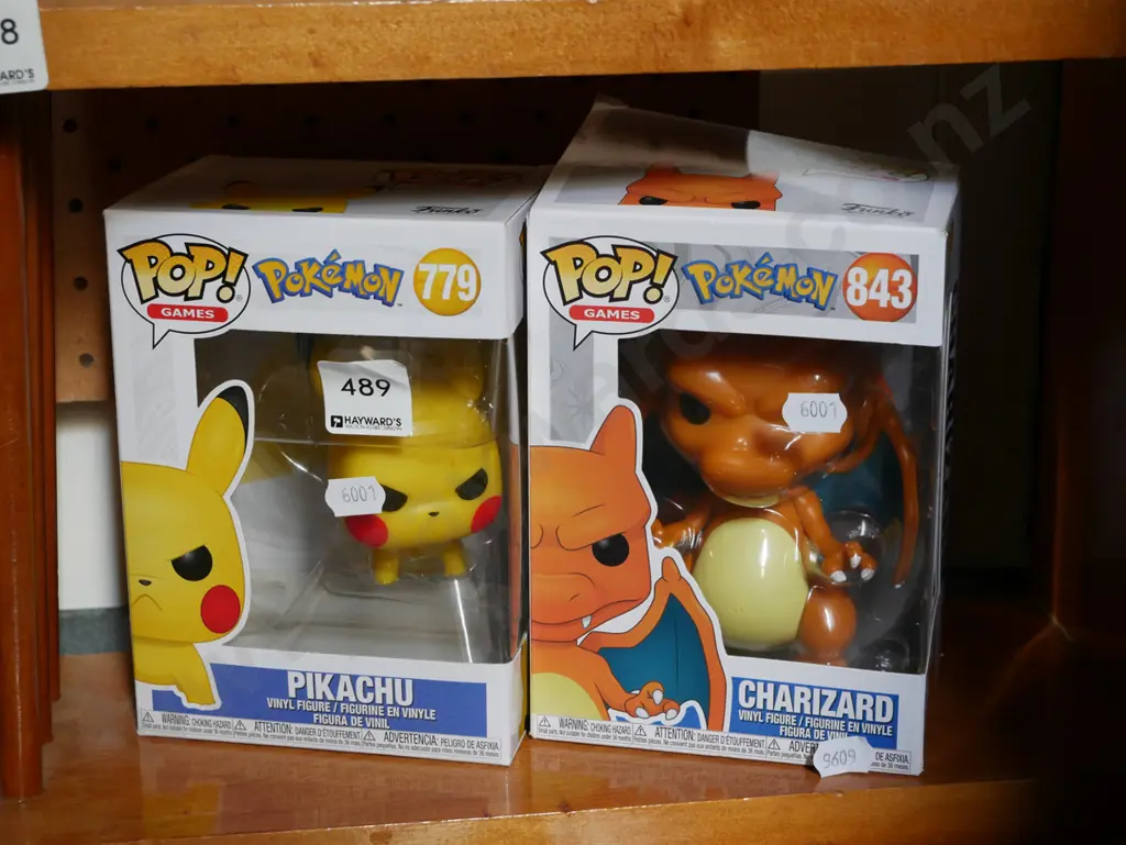 2x Pop Games figurines; Pikachu, Charizard Image 1++