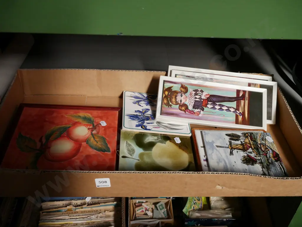 box; 3x small retro prints, tiles Image 1++