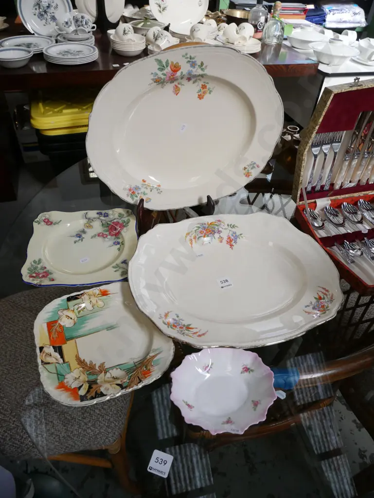 2x ashets, 2x plates, small bowl Image 1++