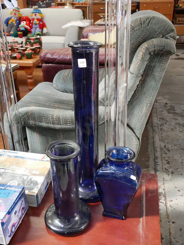 3x blue glass vases Tallest H-580 Image 1++