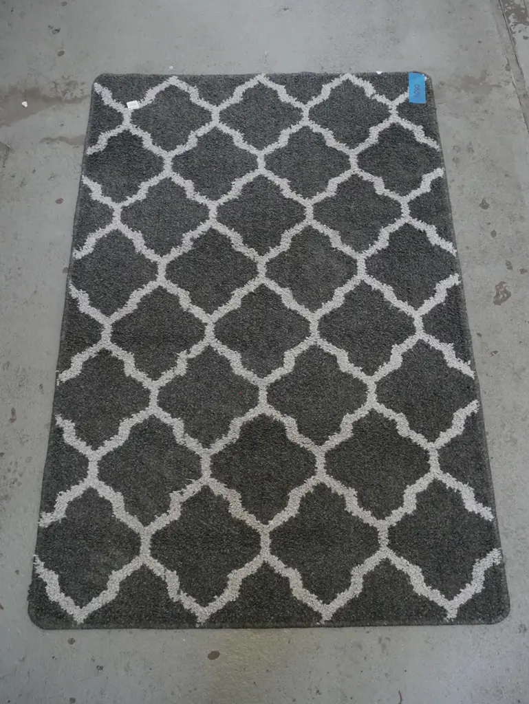 edged grey patterned floor mat L-1220 W-820 Image 1++