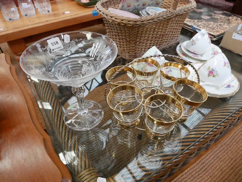 large etched comport, 6 gold rimmed glasses in basket Image 1++
