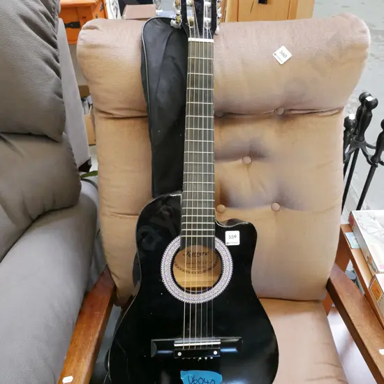 Karrera 3/4 acoustic guitar