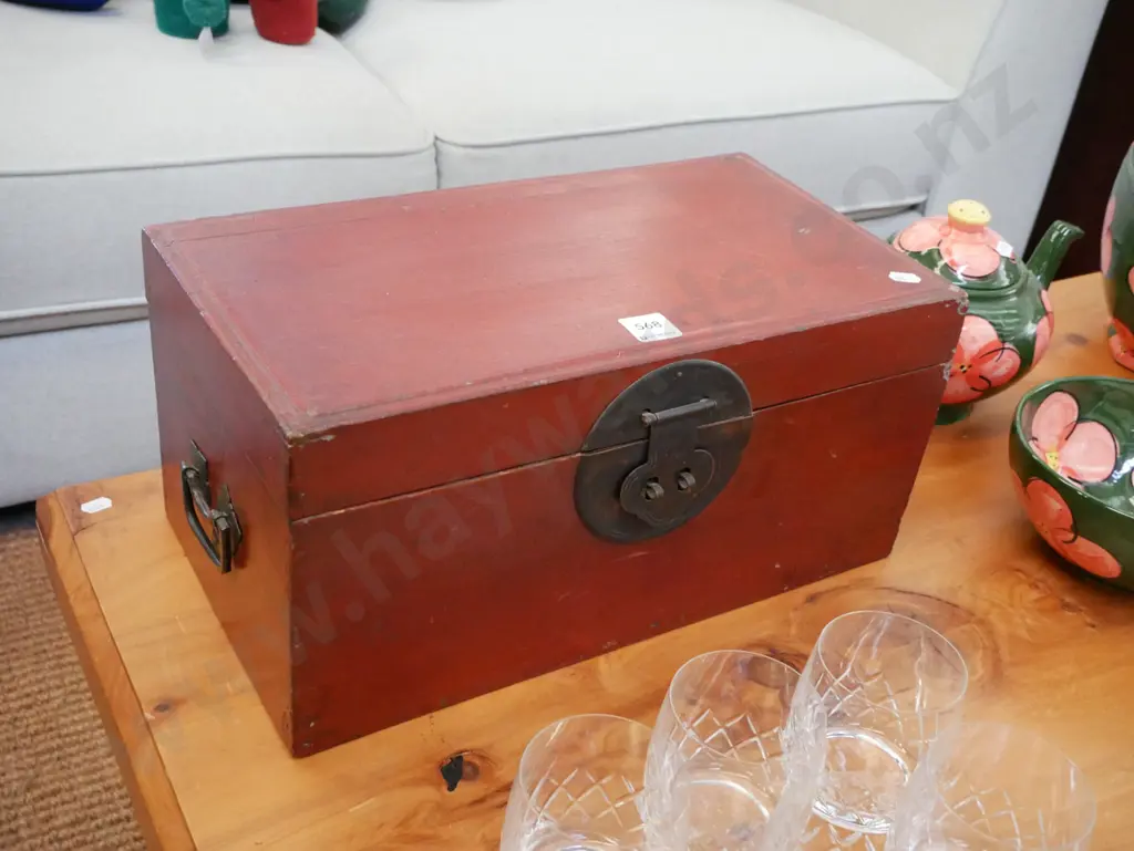 small  lacquer chest H-200 Image 1++