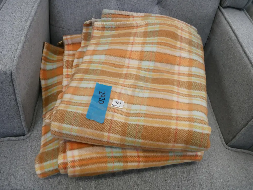 orange checked blankets Image 1++